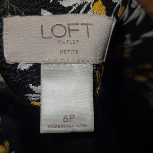 𝅺LOFT  Beautiful Jacquard Skirt with Daisy Details Sz 6P - Picture 4 of 4